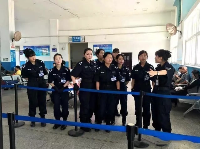 中保華安集團組建女子安檢隊